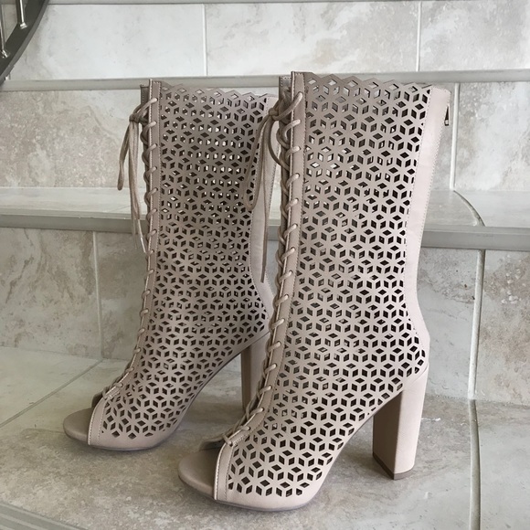 Cut out lace up Bootie - Picture 5 of 9